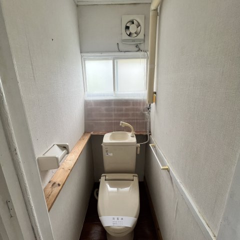 室蘭市港北町4丁目18-13戸建のトイレ