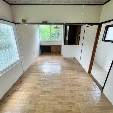 室蘭市港北町4丁目18-13戸建の居間・リビング