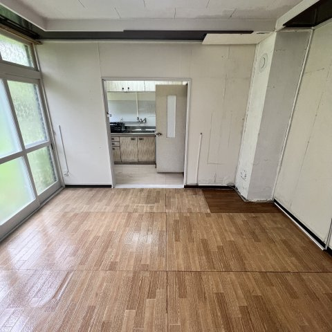 室蘭市港北町4丁目18-13戸建の居間・リビング