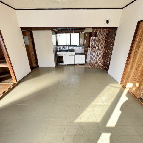 柏木町9-17アパートの居間・リビング