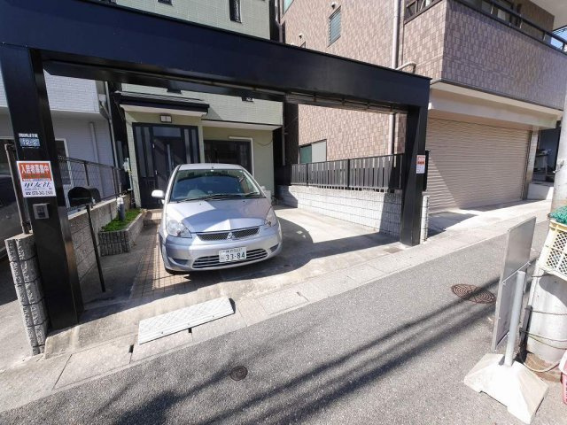 長田天神町貸家の駐車場