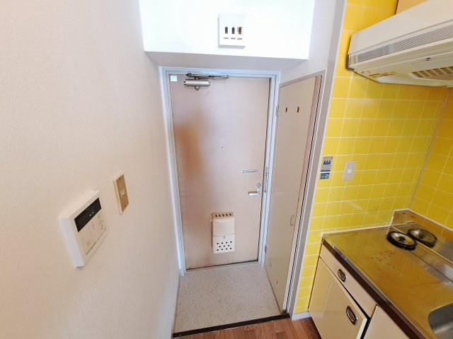 第１冨久井ハイツの玄関