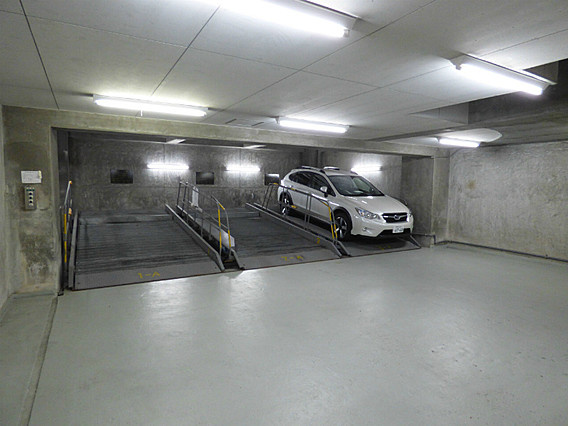 エルム御影の駐車場