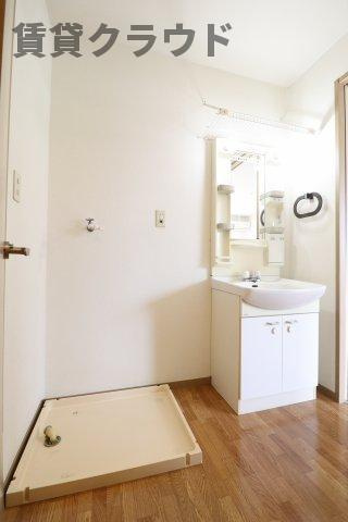 グレイスパティオⅡの洗面所|明るい洗面所です