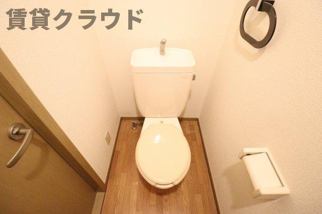 グレイスパティオⅡのトイレ|落ち着いた色調のトイレです