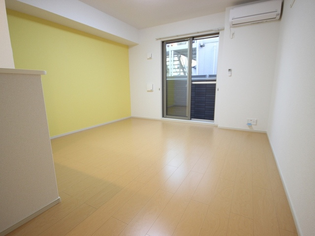 パルティール小曽根の居間・リビング