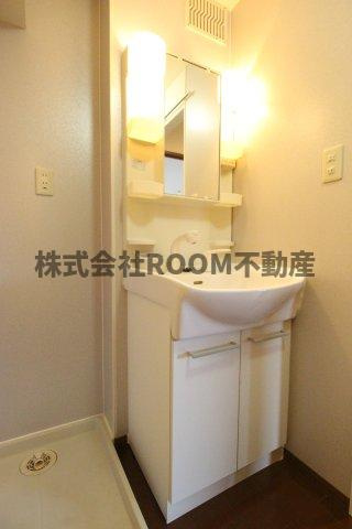 リーフレットエコーⅠ号館の独立洗面台|独立洗面台、小物を置くことができて便利です