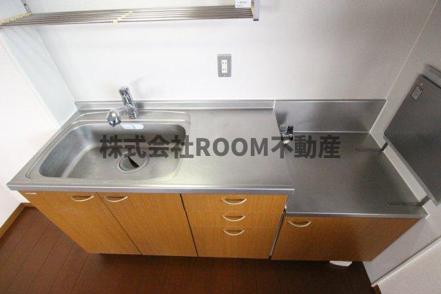 リーフレットエコーⅠ号館のキッチン|コンパクトなキッチンで掃除もラクラク