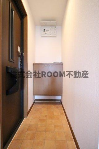 リーフレットエコーⅠ号館の玄関|明るい玄関です