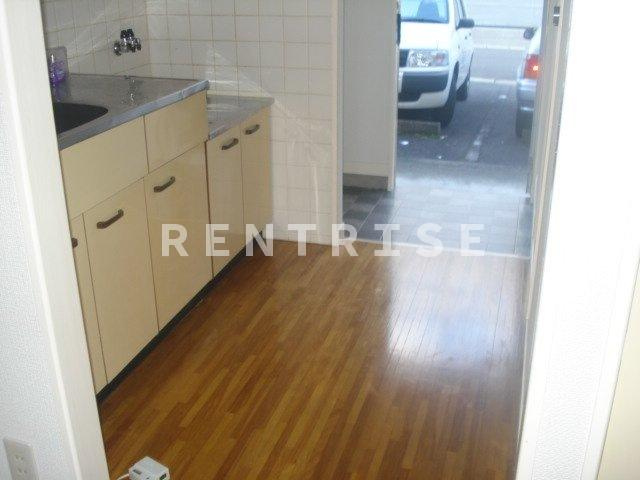 シャトレ妙興寺の駐車場|通路