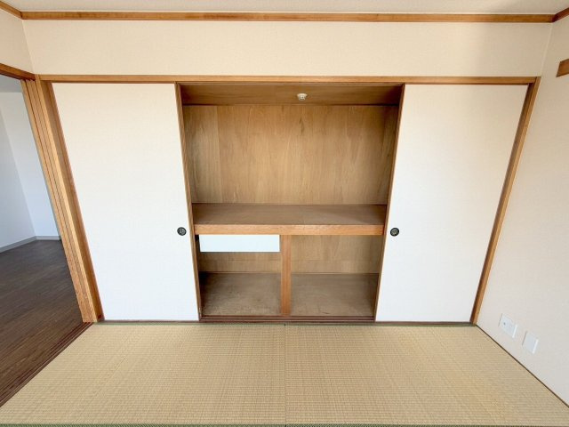 広島市西区高須３丁目の賃貸マンションの収納