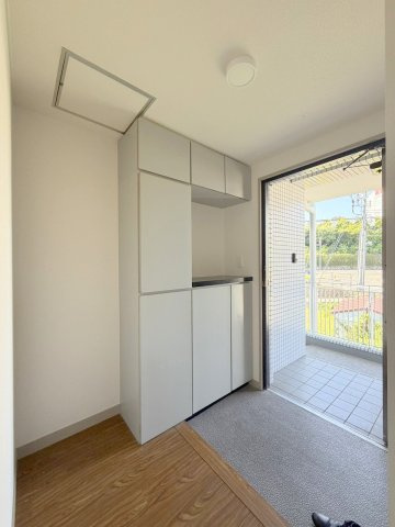 広島市西区高須３丁目の賃貸マンションの玄関