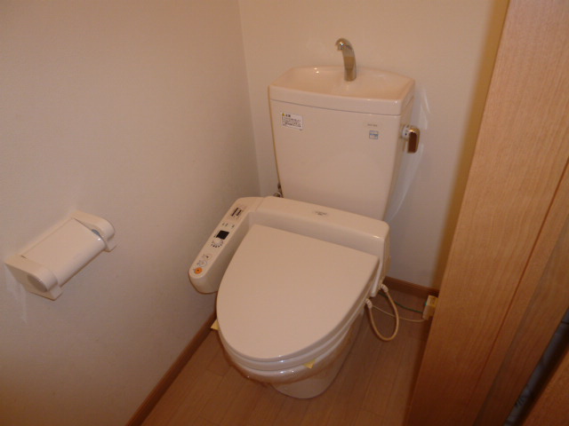 メゾンエスタのトイレ|シャワー付きトイレ