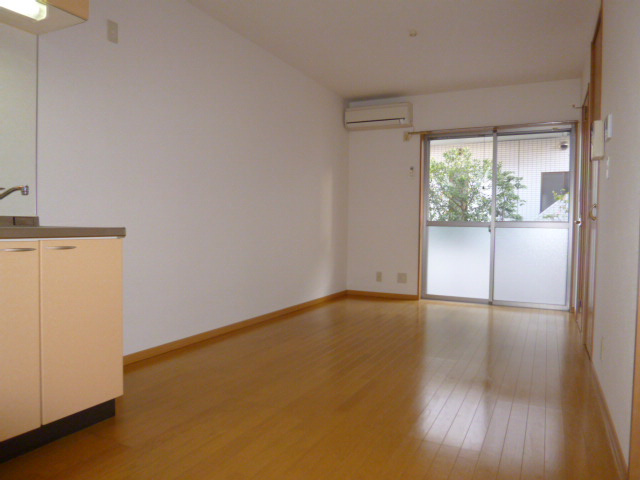 メゾンエスタの居間・リビング