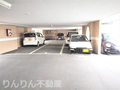【駐車場】 | ギャラック沖洲 | 駐車場に車を止められます