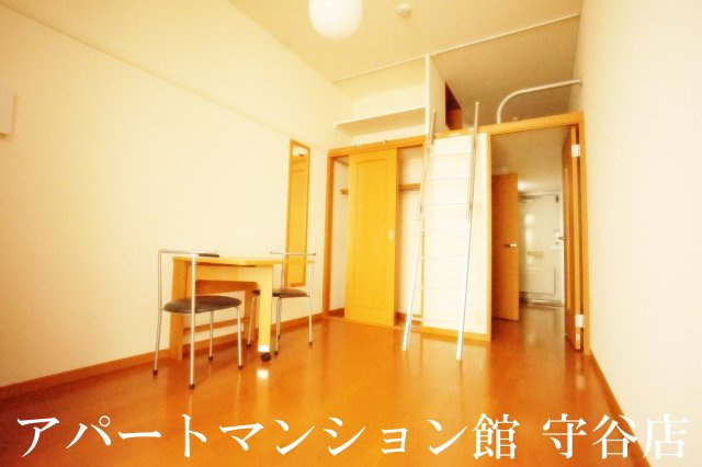 レオパレス守谷中央の寝室