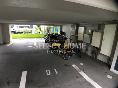 【駐車場】 | グランデュール４６ | 駐車場があるので、車を買う予定の方も安心です