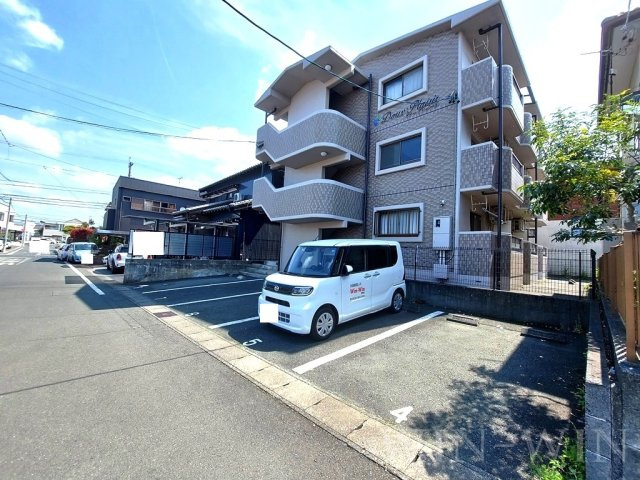 ドゥプレジールの駐車場