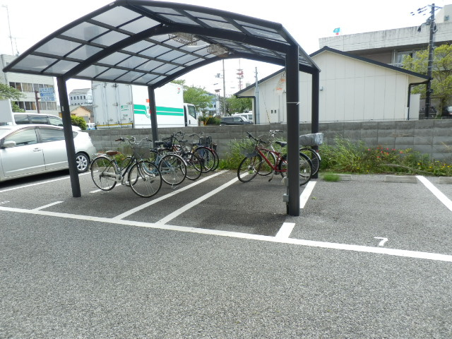 彦根市尾末町の賃貸マンションのその他共用部分|駐輪場です