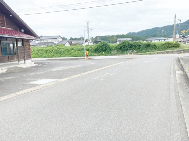 武雄市山内町大字三間坂古家付土地の前面道路含む現地写真|前面道路含む現地写真です