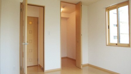 メルベーユＫの居間・リビング|自転車置き場あります。