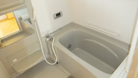 メルベーユＫの浴室|追い焚き機能付き。