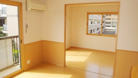 メルベーユＫの居間・リビング|エアコン付きのリビングです。