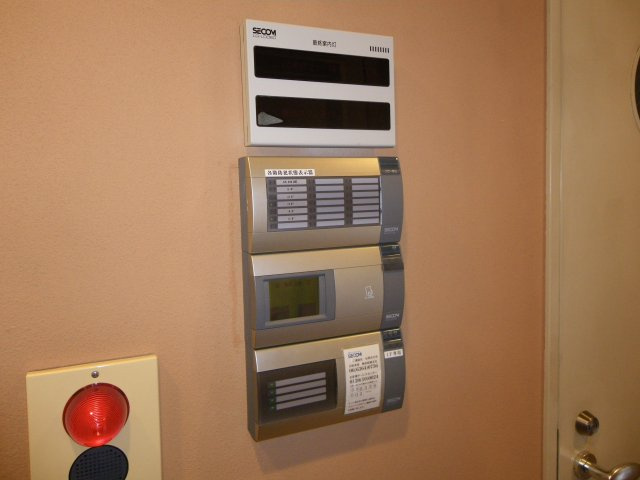 【セキュリティ】 | DEGUCHI UMEDAビル | １階にて操作してエレベーターを停止許可