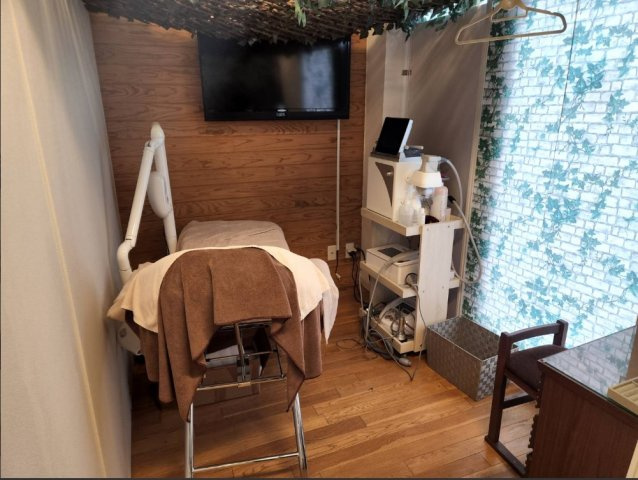 【内装】 | DEGUCHI UMEDAビル | 利用中の店内