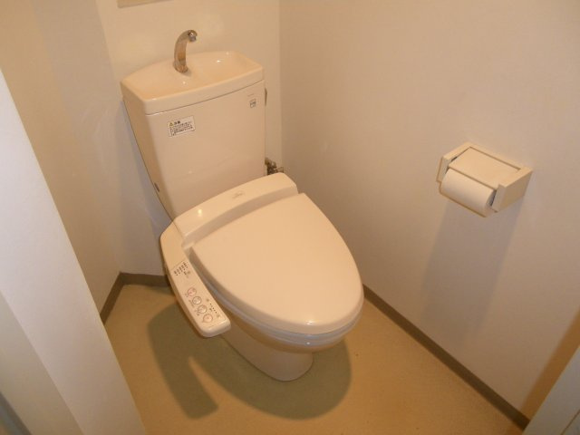 【トイレ】 | DEGUCHI UMEDAビル | 共用トイレ（ほぼ専用）各階に１つ