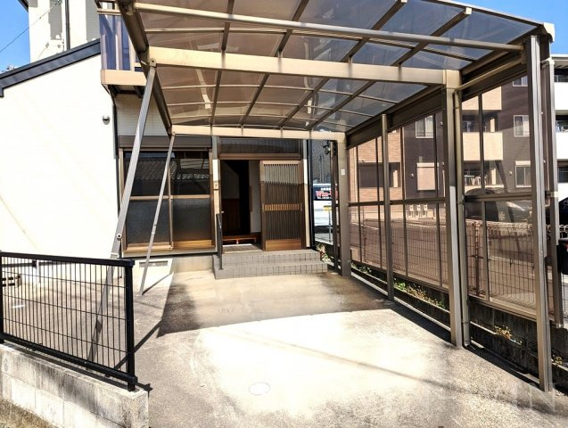 山田町借家の駐車場