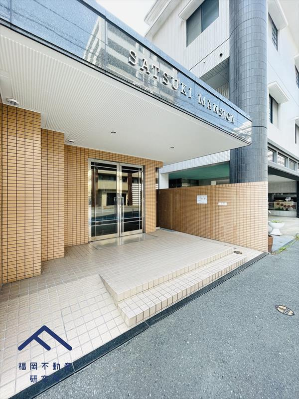皐月マンション高宮南のエントランス