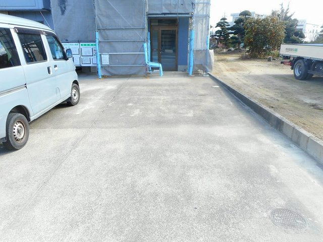 東宿町倉庫付事務所の駐車場
