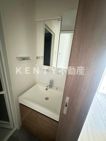 【洗面所】 | Ｋ－ｒｅｓｉｄｅｎｃｅ蒲田 | ゆったりとスペースのある洗面所
