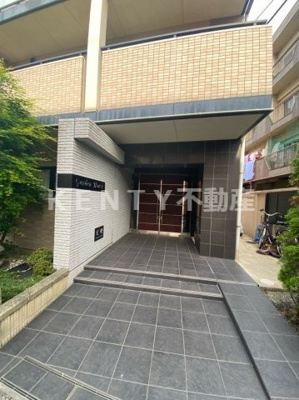 【エントランス】 | ガーデンハウス | 清潔なエントランスです