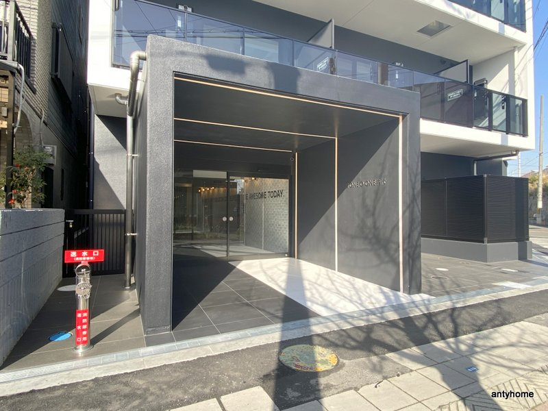 one o one 内代 仲介手数料無料のエントランス