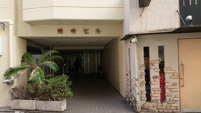 羽田ビルのエントランス