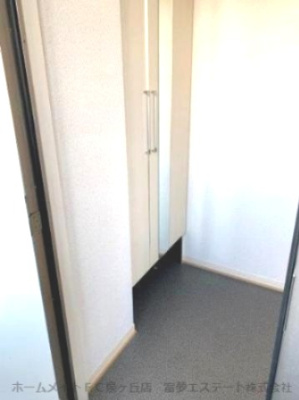 【玄関】 | サウスメゾンひまわり | シューズボックス
※イメージ　同物件別号室の写真