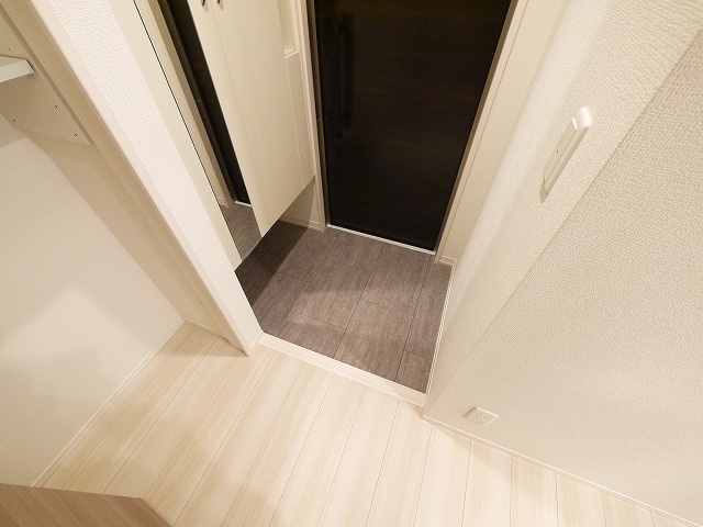 Nexus山中の玄関|収納もある玄関です