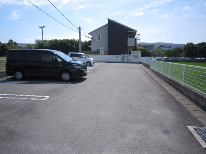 上益城郡嘉島町大字上島のアパートの駐車場