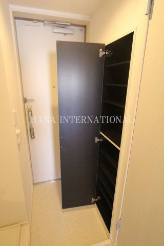 リブリ・坂下の玄関