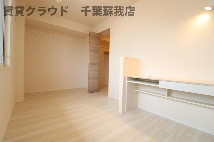 サニーリヴＦの寝室|5.8帖の洋室です！