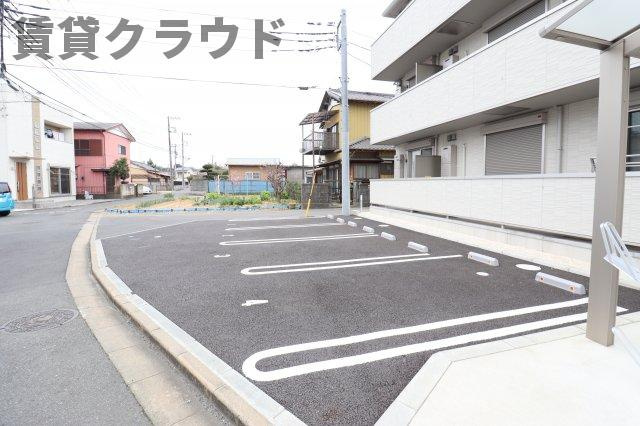 サニーリヴＦの駐車場|車をお持ちの方に嬉しい駐車場付きの物件です