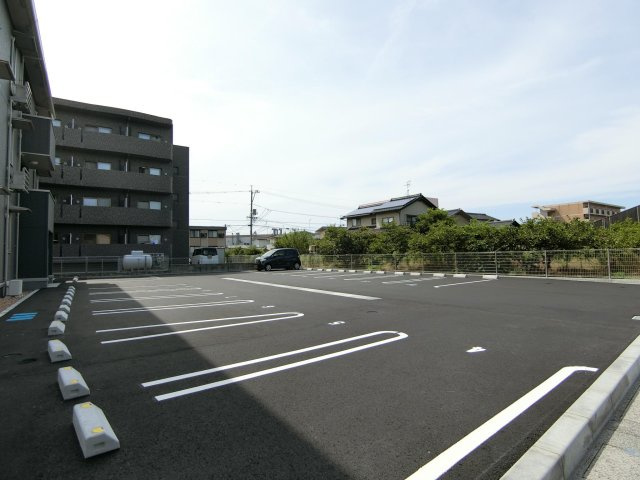 グリーンガーデンの駐車場