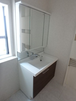 【洗面所】 | 有馬８丁目戸建住宅 | シャワー付き洗面台