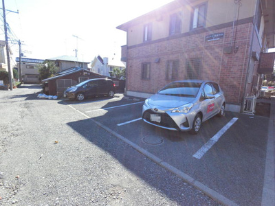 敷地内駐車場　別途契約(要空き確認)