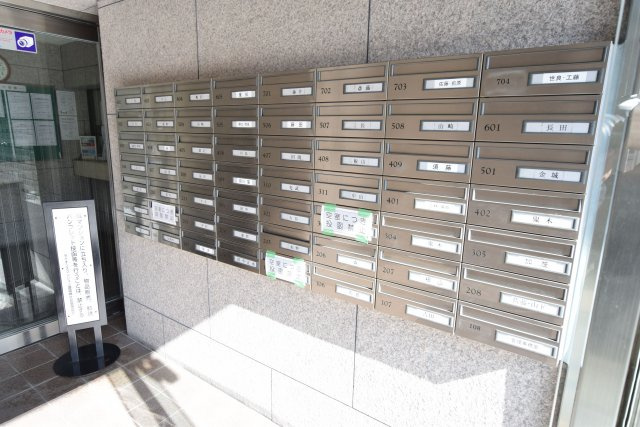 ライオンズマンション護国神社前のエントランス