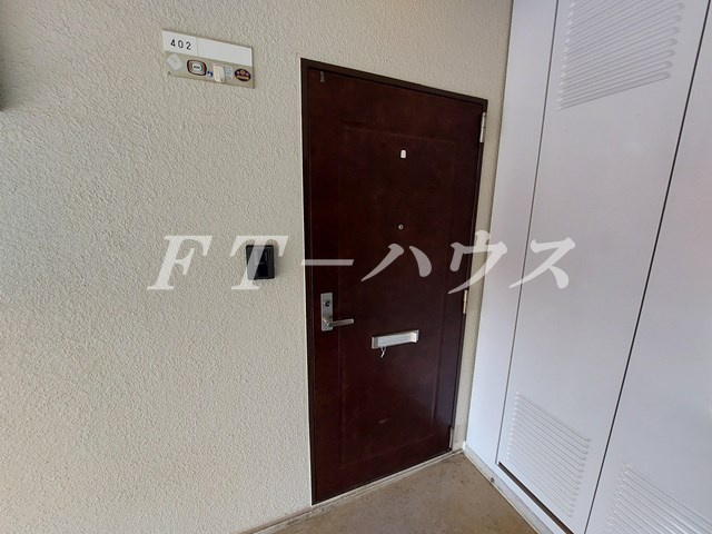 メゾンベルウッドの玄関