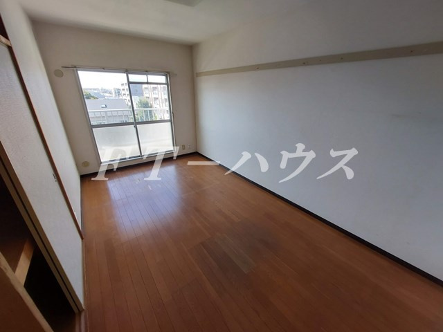 メゾンベルウッドの居間・リビング