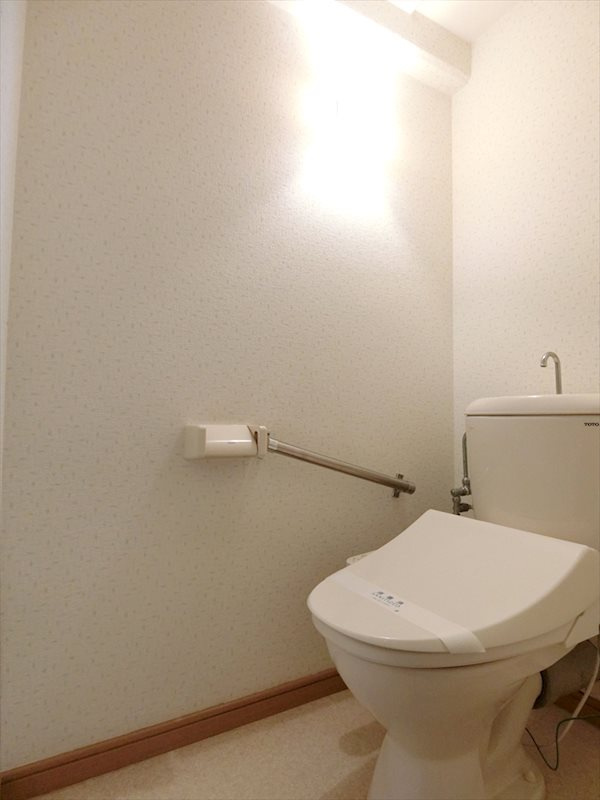 シャルムⅠ【キャッシュバック対象物件】のトイレ|落ち着いた色調のトイレです